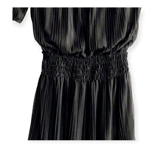 Guess black pleated scoop neck short sleeve dress, size 6 - Picture 6 of 13